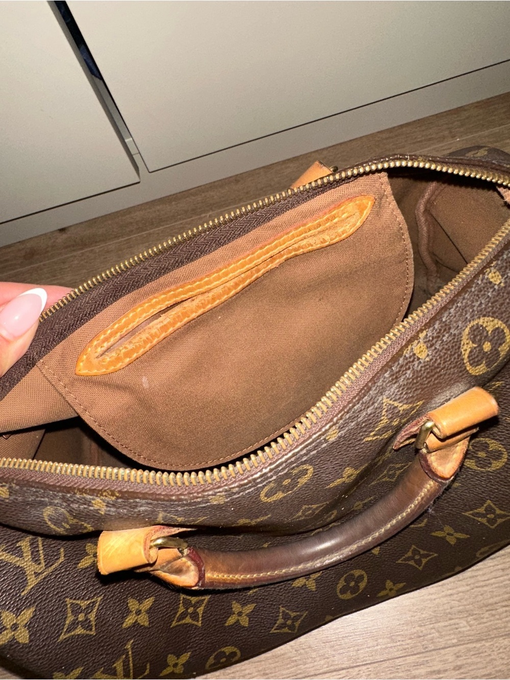 Louis Vuitton Brown Monogram Canvas Handbag with Tan Trim - Picture 7 of 9